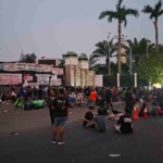 Massa Demo 27 Agustus Mulai Padati Depan DPR, Jalan Gatot Subroto Ditutup